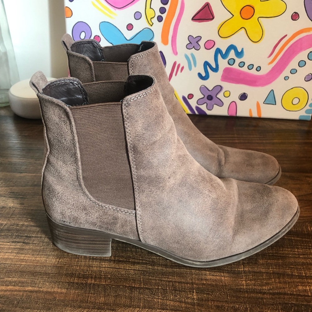 Qupid Taupe Chelsea Boots